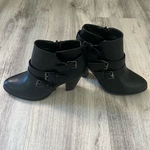 Forever Womens Black Fashion Chunky Heel Size 8.5